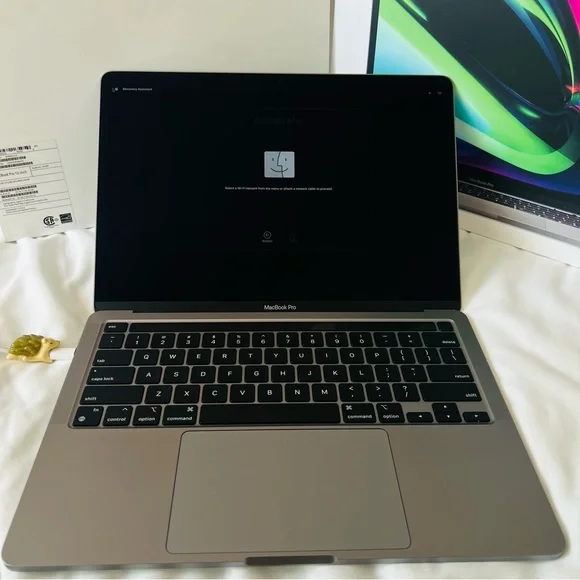 Applel MacBook Pro 13-inch - Picture 3 of 14